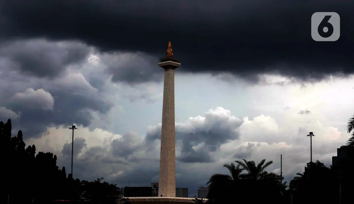 Cuaca ekstrem ini dipengaruhi oleh adanya aktivitas Madden Jullian Oscillation (MJO) atau fenomena perambatan awan yang memasuki wilayah Indonesia. (Liputan6.com/Angga Yuniar)