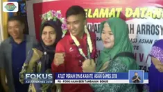 Kepulangan Rifki Ardiansyah Arrosyid, atlet karate peraih medali emas Asian Games 2018, disambut gembira dan tangis haru oleh keluarga maupun warga Simo Rukun, Surabaya.