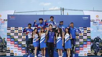 Mantan atlet judo yang juga pehobi motor trail, Ikhsan Apriyadi (tengah/peringkat 1) makin jatuh cinta dengan motor trail adventure usai ikut Yamaha Enduro Challenge 2023.