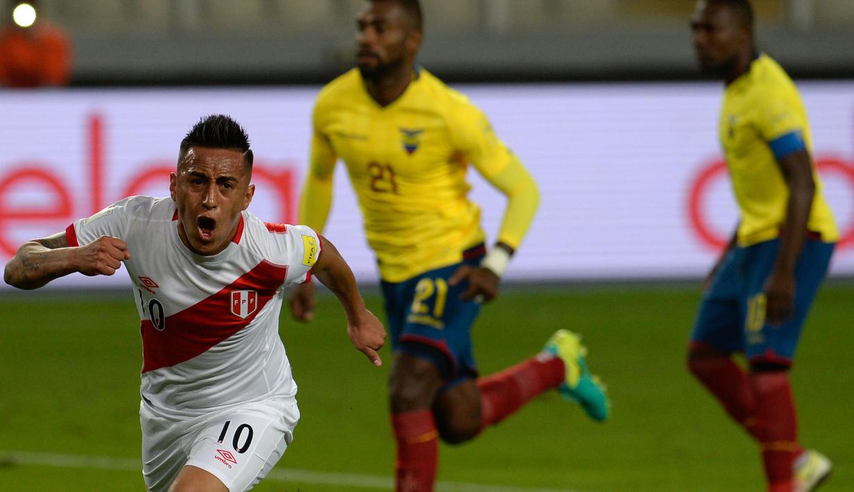 Penyerang Peru, Christian Cueva  merayakan golnya saat melawan Ekuador pada kualifikasi Piala Dunia 2018 zona Conmebol di Lima, (7/9/2016). (AFP/Ernesto Benavides)