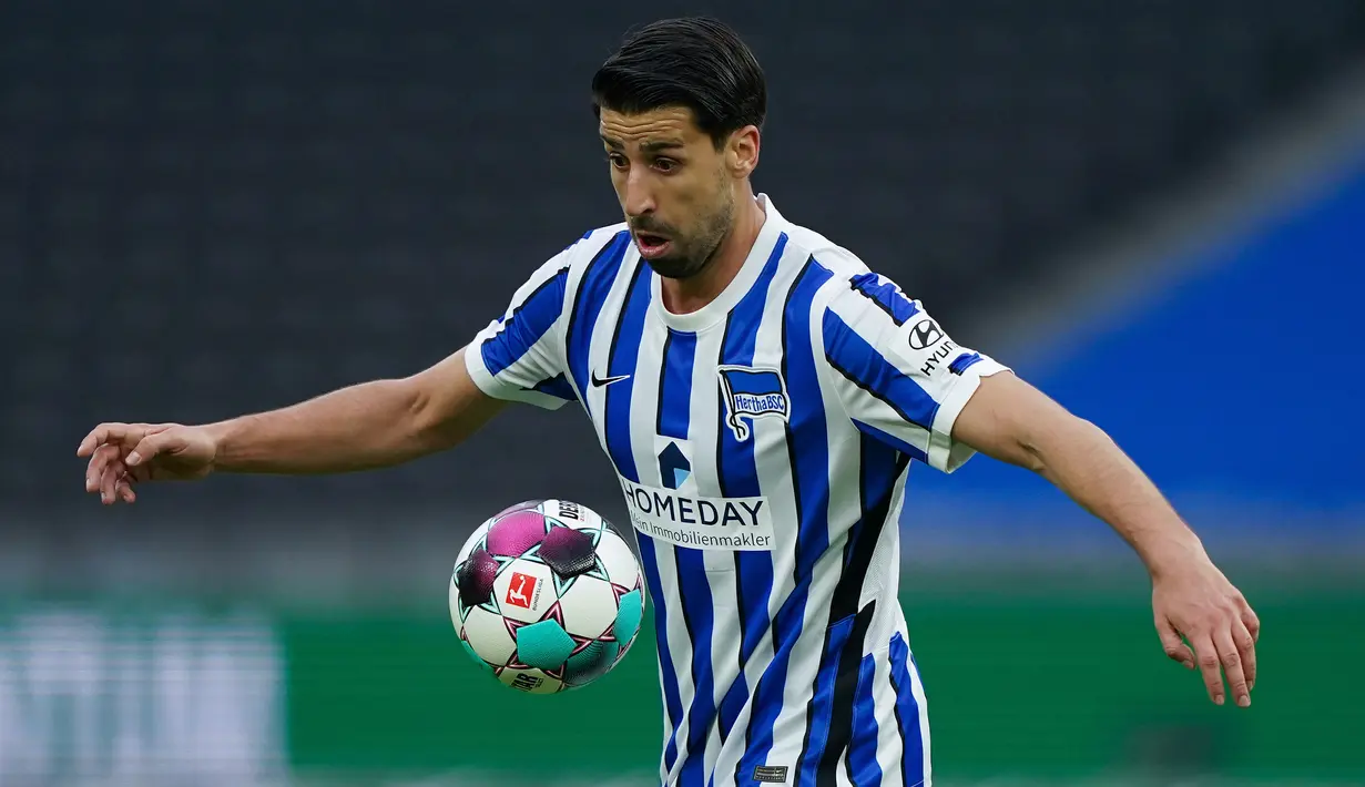 Laga terakhirnya akan tersaji di matchday ke-34, identik dengan usianya yang menginjak 34 tahun, yang merupakan pekan terakhir Bundesliga musim ini menghadapi Hoffenheim, 22 Mei 2021. (AFP/Michael Sohn/Pool)