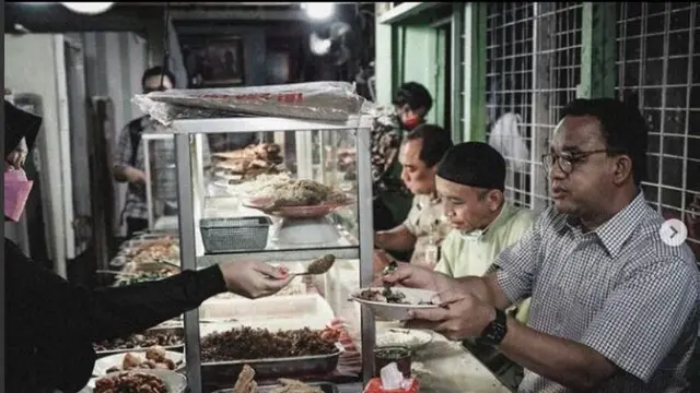 Anies Baswedan Mampir Lagi di Warteg Tempat Dirinya Pernah Viral karena Gigit Lengkuas