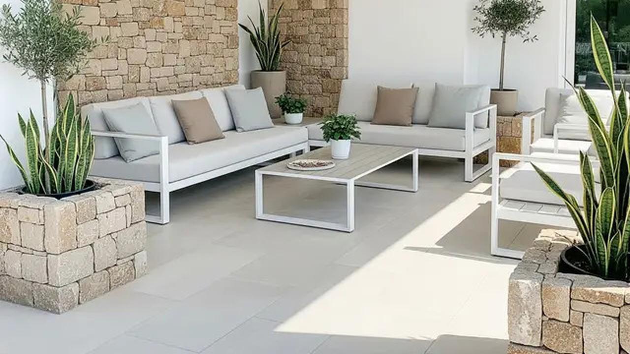 Teras Rumah Bisa Terlihat Luas, Harusnya Dominan Warna Apa?