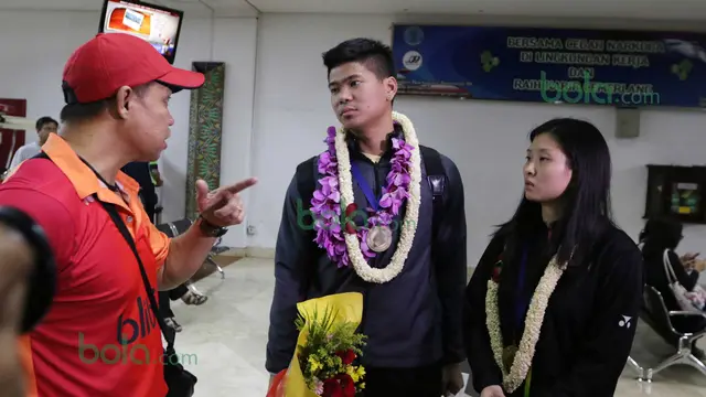 Richard Mainaky (kiri) dan Praveen Jordan/Debby Susanto