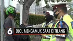 Seorang pengemudi ojek online emosi saat diberi surat tilang karena tak memakai plat nomor kendaraan. Ia berdalih bahwa plat nomor kendaraannya copot dan belum sempat dipasang kembali.