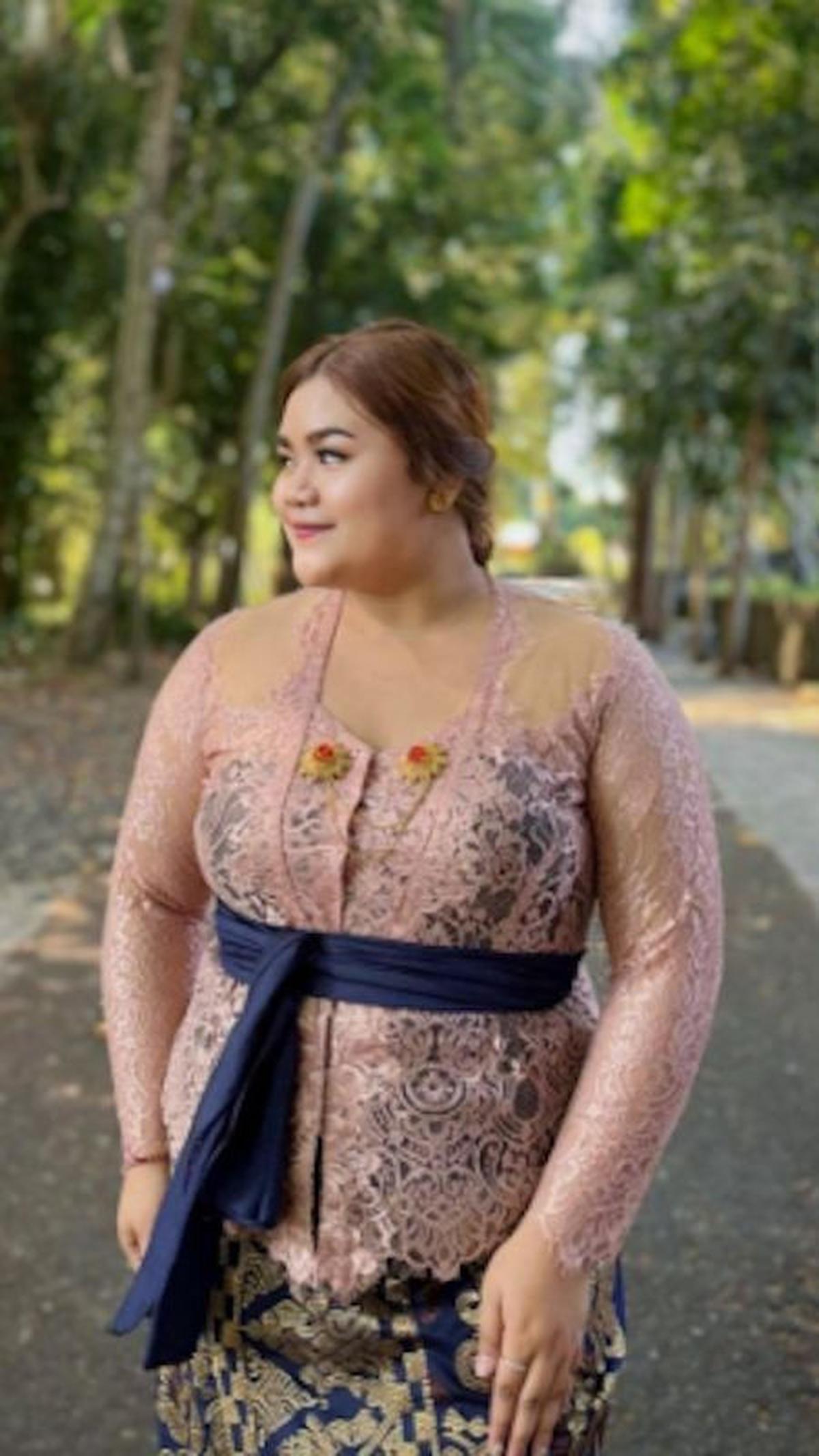 <b>Kebaya Semi Prancis Metalik Tile Premium By Purikawan</b>