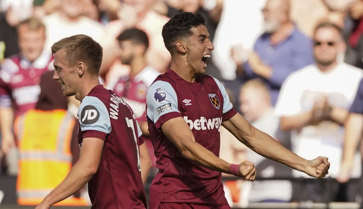 Tiga gol West Ham dicetak oleh Nayef Aguerd (7'),  Michail Antonio (53') dan Lucas Paqueta (90+5) lewat titik penalti. (AP Photo/Alberto Pezzali)