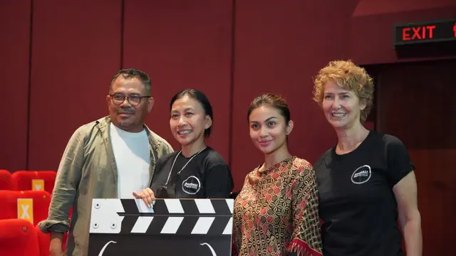 Ariel Tatum dan Garin Nugroho saat perkenalan film Sepeda Presiden