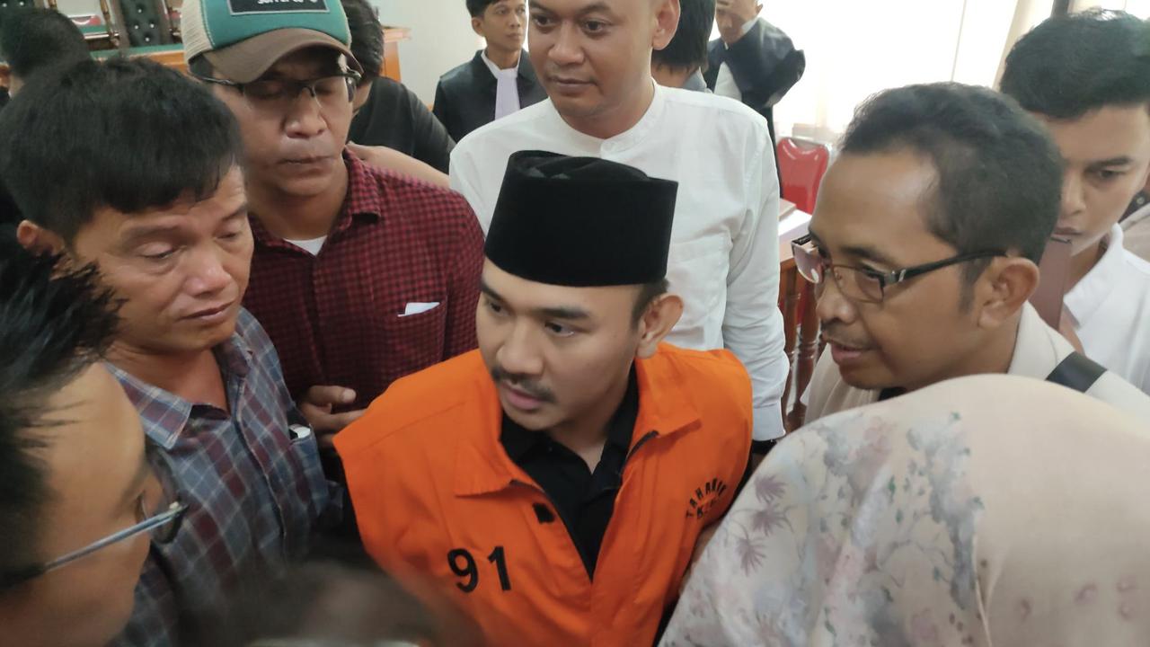 Ade Kuswara Kunang dan Ayahnya Didakwa Terima Suap Rp12,4 M