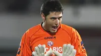 Marco Amelia, goalkeeper of Livorno gestures during the Italian Serie A football match against Juventus at Armando Picchi stadium in Leghorn, 27, January 2008. AFP PHOTO / NICO CASAMASSIMA