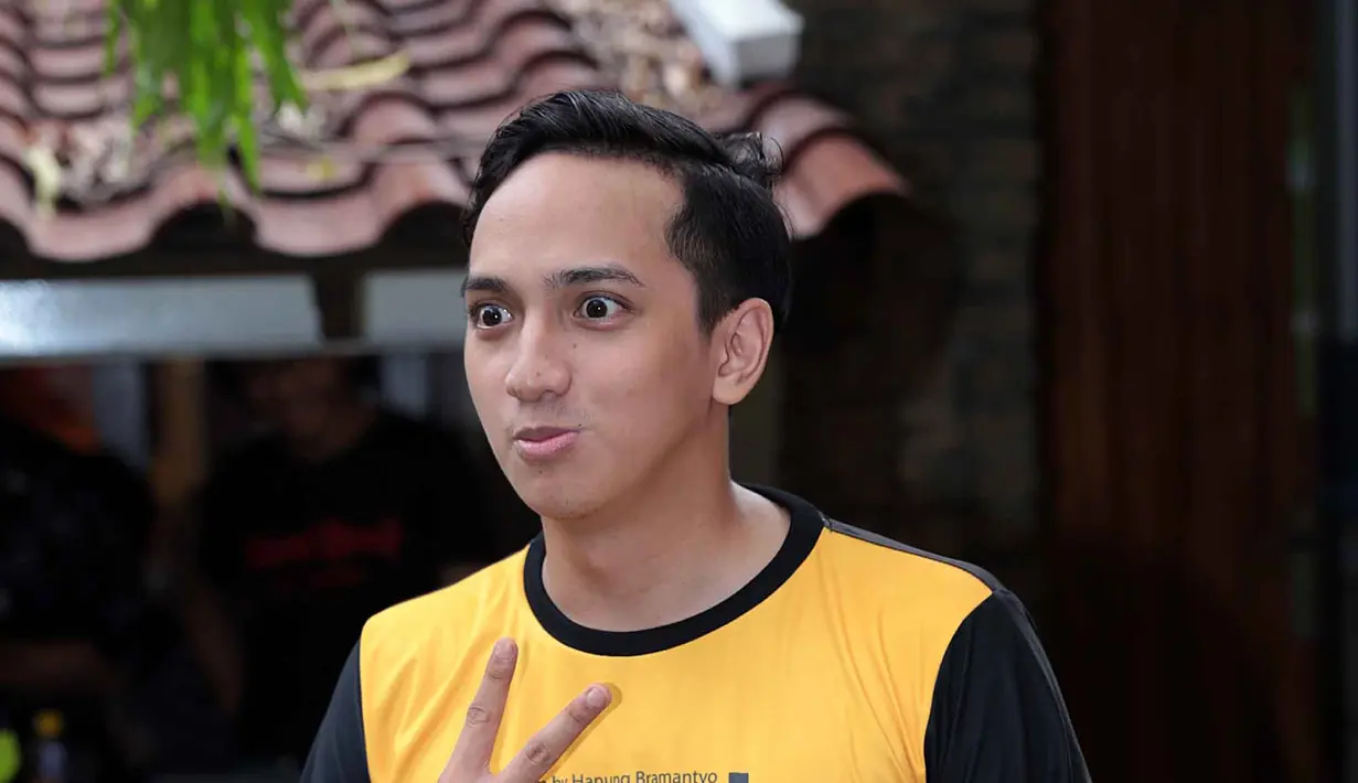 Aktor dan komika yang satu ini mengaku punya beban tersendiri ketika bermain di film Jomblo. Pasalnya ia akan memerankan sosok Agus, dimana pada film Jomblo versi lawas diperankan oleh Ringgo Agus Rahman.  (Deki Prayoga/Bintang.com)