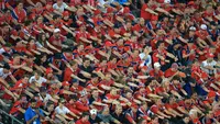 Penggemar, fans, suporter Timnas Norwegia menyemangati timnya selama pertandingan Grup I Piala Dunia 2026 antara Norwegia dan Senegal di Stadion New York/New Jersey di East Rutherford pada 23 Juni 2026. (Timotius A. CLARY/AFP)