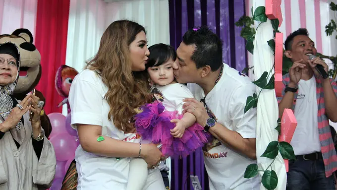 [Bintang] Arsy, Anang Hermansyah, dan Ashanty