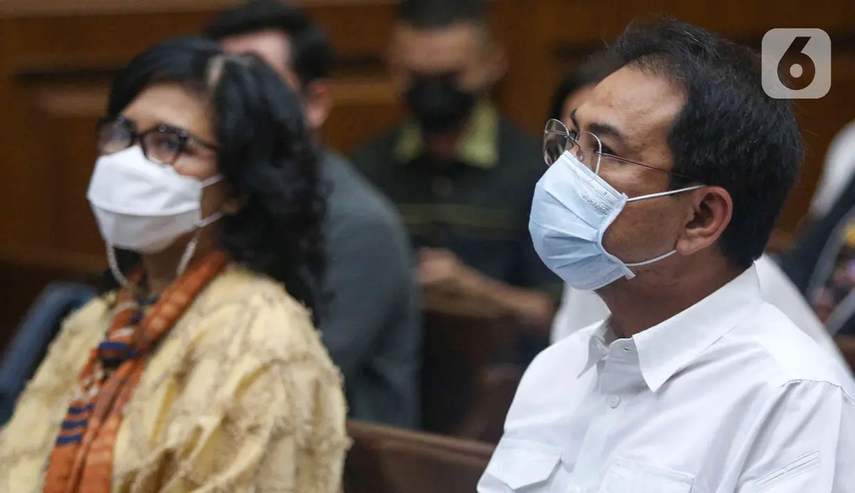 Terdakwa mantan Wakil Ketua DPR Azis Syamsuddin mengikuti sidang putusan kasus suap pengurusan perkara DAK Lampung Tengah, di Pengadilan Tipikor, Jakarta, Senin (14/2/2022). Sidang yang beragenda pembacaan putusan ditunda akibat ketua majelis hakim terpapar COVID-19. (Liputan6.com/Herman Zakharia)
