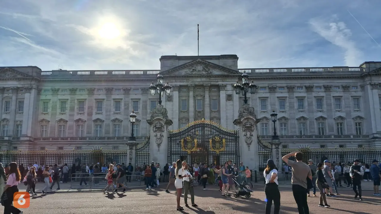 Suasana di Buckingham Palace, kota London, Inggris.