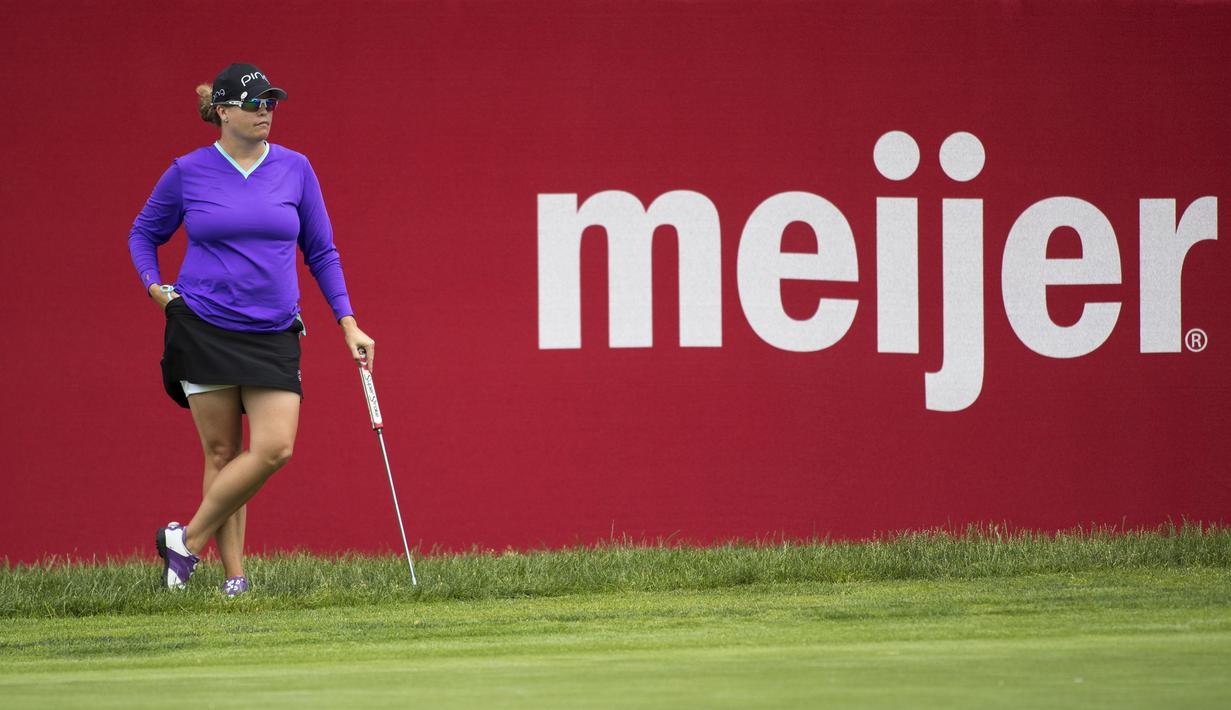 Jackie Stoelting saat bertanding pada hari terakhir Meijer LPGA Classic di Blythefield Country Club di Grand Rapids, Mich, (18/6). (Mike Clark / Grand Rapids Press via AP)