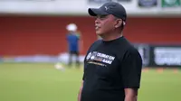 Mantan Manajer PSS Sleman, Sismantoro. (Bola.com/Vincentius Atmaja)