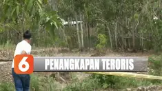 Pengamanan ketat dilakukan dan warga hanya bisa melihat dari kejauhan.