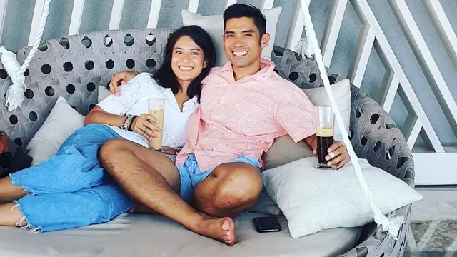 Dian Sastrowardoyo dan Maulana Indraguna Sutowo