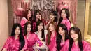 Bridal shower Nita Vior menjadi salah satu bukti bahwa persahabatan di dunia esports tidak hanya berfokus pada permainan, tetapi juga momen penting dalam hidup. Kehadiran Kayes dengan baby bump-nya memberi warna tersendiri dalam acara tersebut, menambah kesan manis pada perayaan menjelang pernikahan Vior. (Liputan6.com/IG/@nitavior)