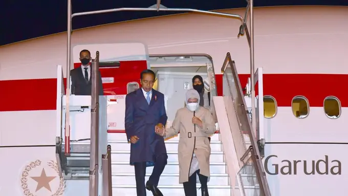 Outfit Musim Dingin Iriana Jokowi yang Fashionable Usai Nikahan Kaesang Pangarep