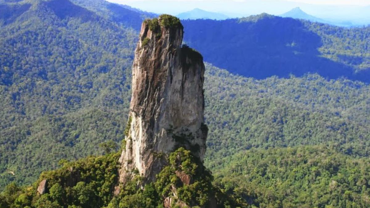6 Fakta Menarik Gunung Puruk Sandukui yang Terkenal dengan Jalur Pendakian Janda