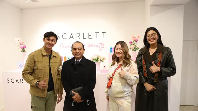 Tika Ramlan merupakan pemilik brand Chayra yang diajak GEKRAFS meramaikan Paris Fashion Sho