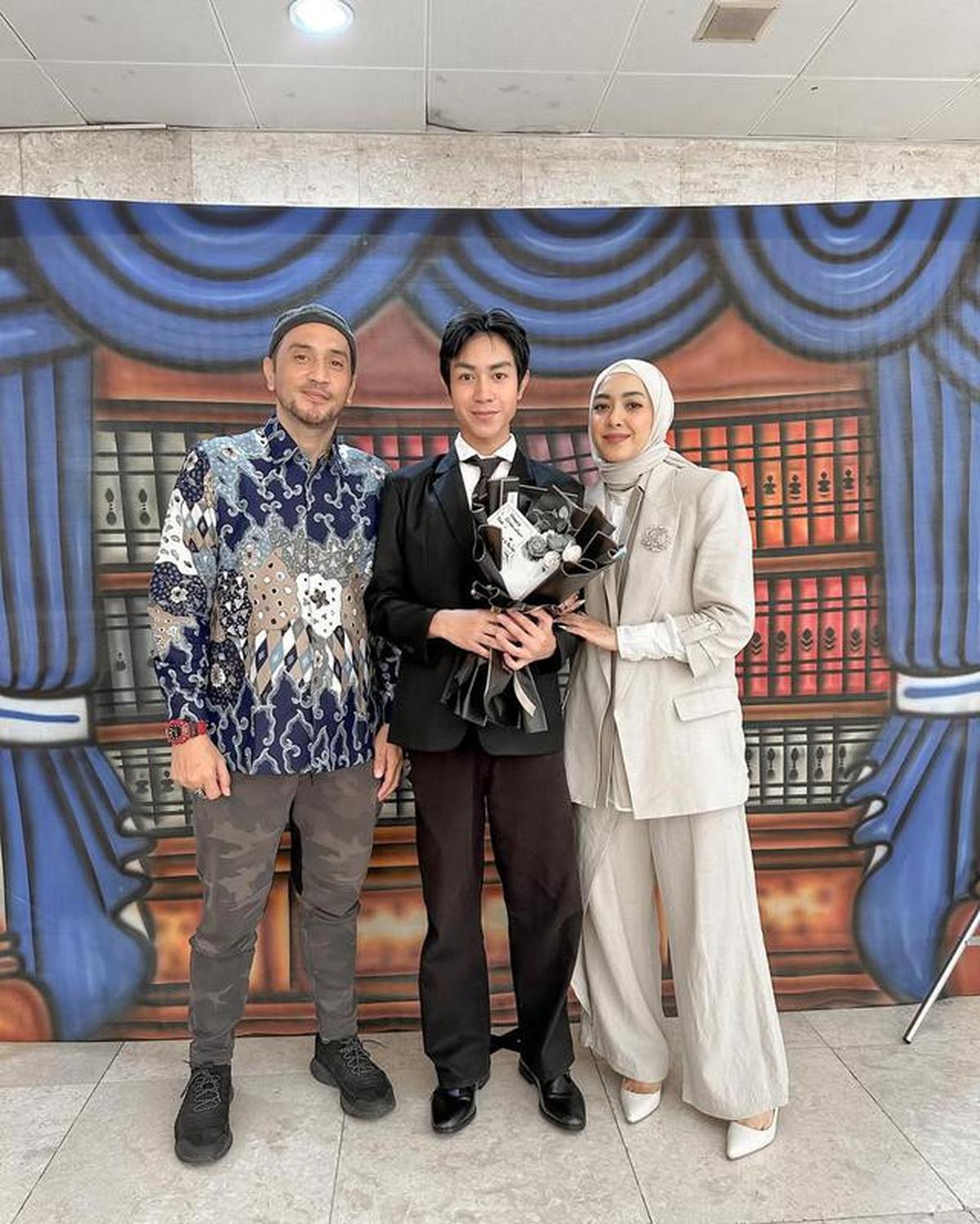 Gary Iskak Meninggal Dunia, Ini 6 Potret Kenangan Bareng Anak dan Istri