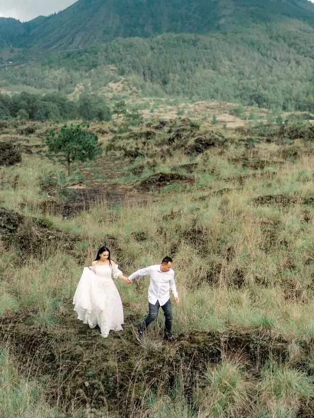 Vicky Prasetyo dan Kalina Ocktaranny. (Foto: claus_schmidtt dari Instagram @kalinaocktaranny)