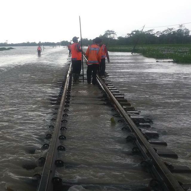 Banjir Ini Daftar Kereta Api Ke Jakarta Yang Terlambat Regional