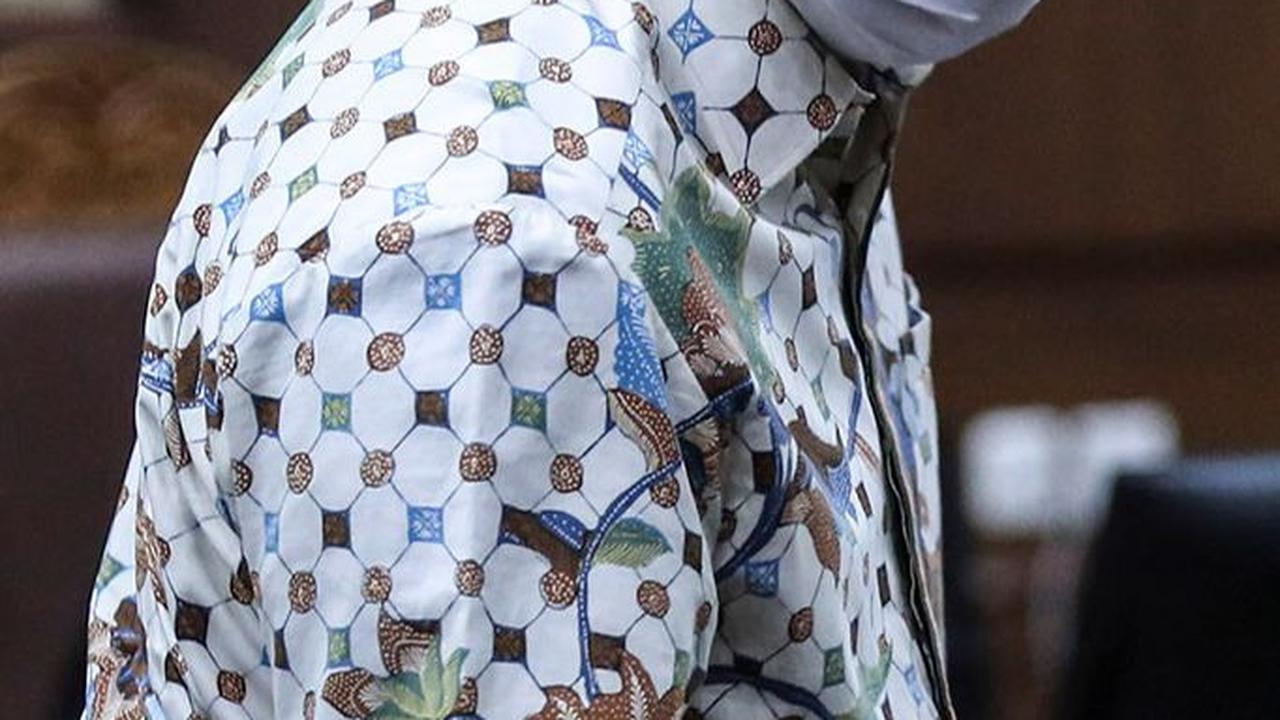 Dalam dakwaan jaksa, Anang menerima keuntungan sebesar Rp5 miliar.