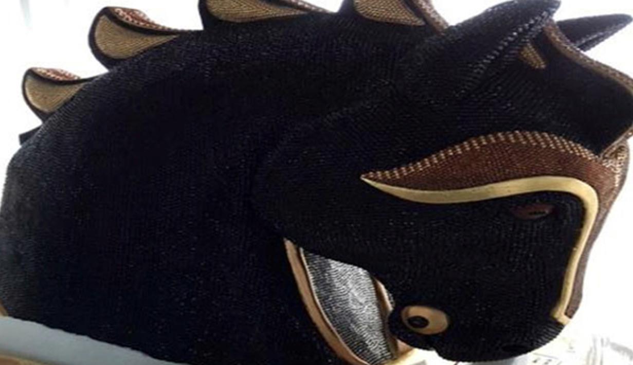 Kepala patung kuda berlapiskan diamente yang disita petugas saat akan dikirim dari Meksiko ke Auckland, Selandia Baru Mei lalu. Didalam patung dengan tinggi 1 meter ini ditemukan 35 kg Kokain. (REUTERS/New Zealand Police)