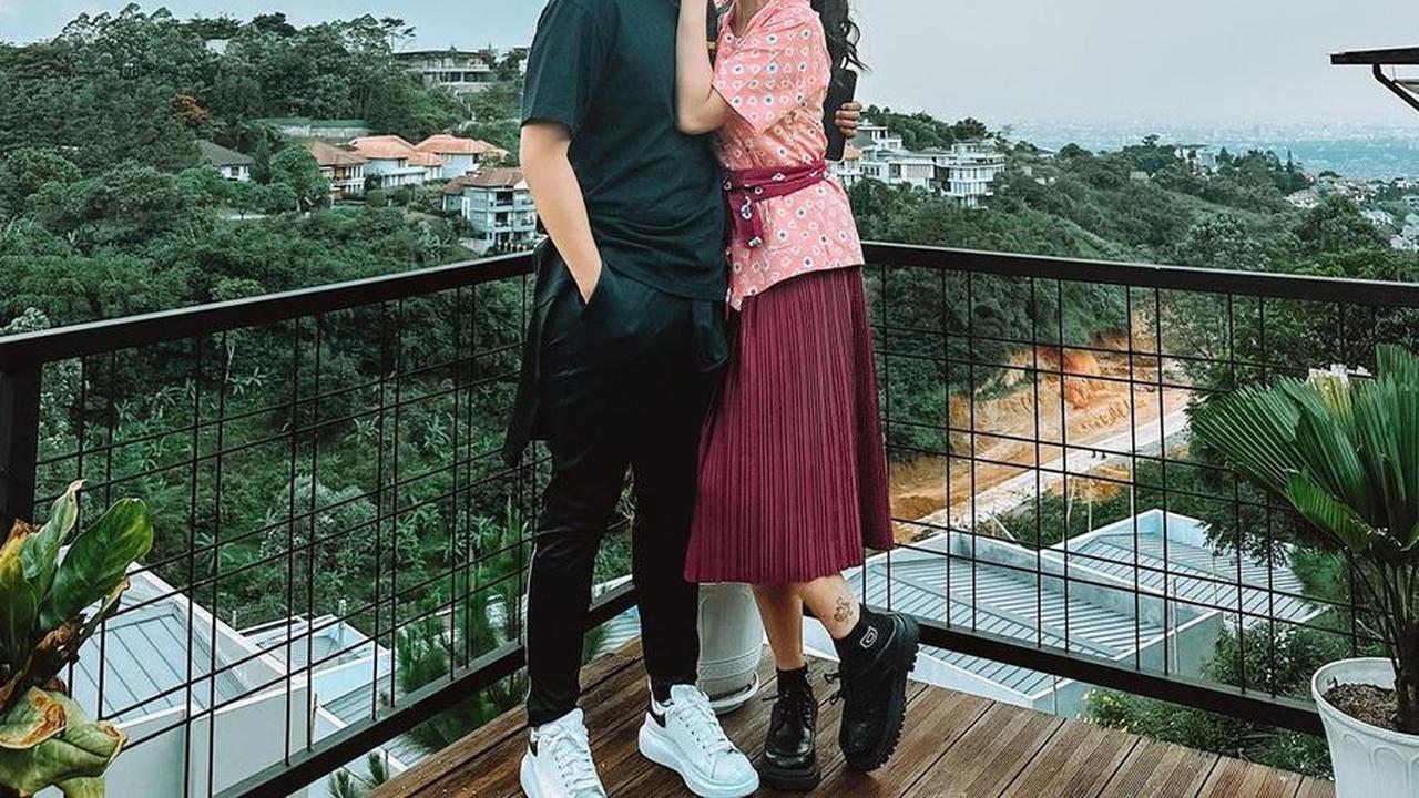 Awkarin Salah Satu Selebgram Yang Suka Pamer Asmaranya