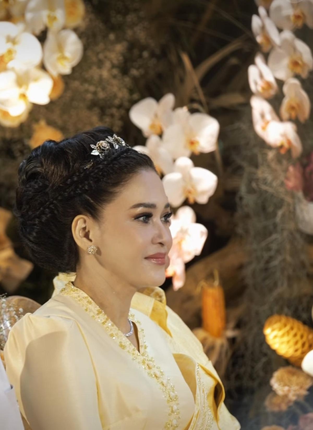 8 Potret Maia Estianty dan Mulan Jameela Pakai Kebaya Kuning di Acara Lamaran El-Syifa