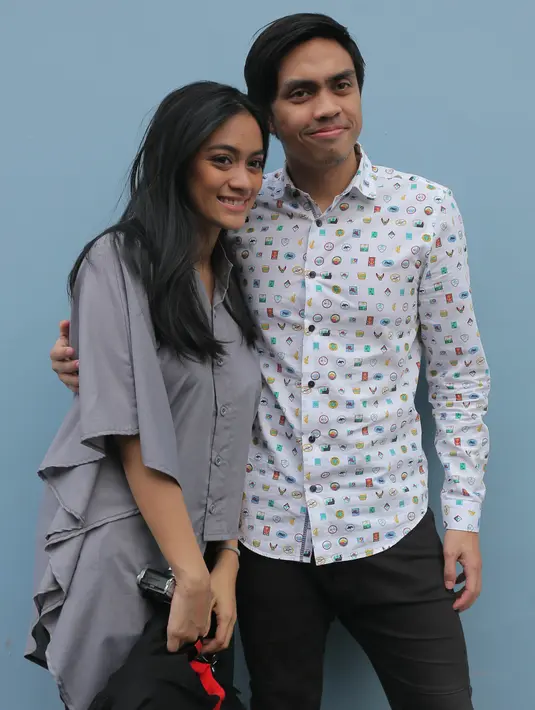 "Kita berdua kerjasama sih, Pokoknya yang bisa kita kerjain ya kita kerjain, namanya kerjasama. Jadi enggak kayak lo istri berarti lo yang siapin makanan, enggak gitu," ucap Ayudia di Kapten Tendean,Jakarta Selatan,Selasa (14/6). (Andy Masela/Bintang.com)