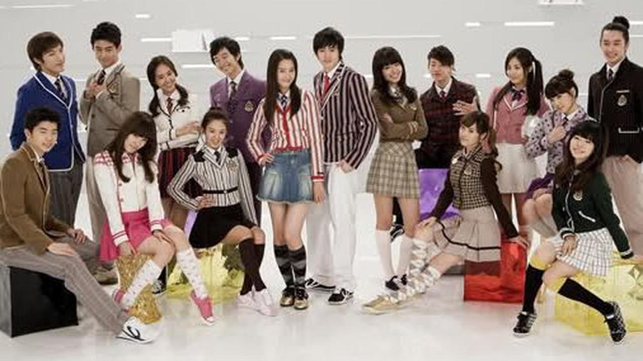 Seperti Idol Army Show acara yang disiarkan MBC Every 1 ini 2PM termasuk Junho merupakan MC acara dengan bintang tamu enam member SNSD yaitu Tiffany, Hyoyeon, Seohyun, Jessica, YoonA, Sunny.