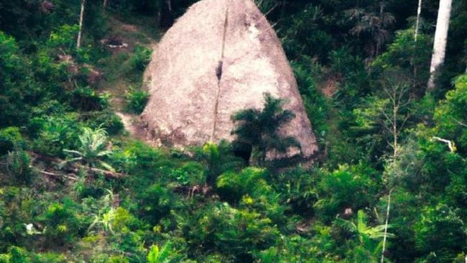Sebuah gubuk di wilayah adat Vale do Javari, kawasan hutan Amazon, Brasil, di Negara Bagian Amazonas, dekat perbatasan Peru. (Adam Mol / National Indian Foundation via  AFP)