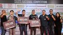Benny Tandean keluar sebagai juara Darts National Competition Series 03 yang digelar di Tokyo Hub, PIK 2, Minggu (30/6/2024). Pada partai puncak, Benny mengalahkan Jordhi Indra dengan skor 3-1. (Bola.com/M Iqbal Ichsan)