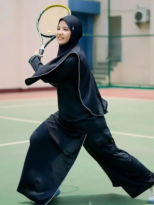 Natasha Rizki main tenis [Instagram/natasharizkynew]