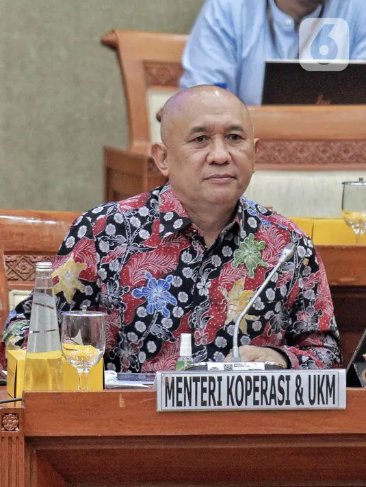 Menteri Koperasi dan UKM Teten Masduki mengikuti Rapat Dengar Pendapat (RDP) dengan Komisi VI DPR di Kompleks Parlemen, Senayan, Jakarta, Kamis (22/9/2022). Rapat tersebut membahas penyesuaian RKA-K/L T.A. 2023 sesuai Hasil Pembahasan Badan Anggaran dan progres pelaksanaan BPUM T.A. 2022 dan rencana pelaksanaan BPUM T.A. 2023. (Liputan6.com/Angga Yuniar)