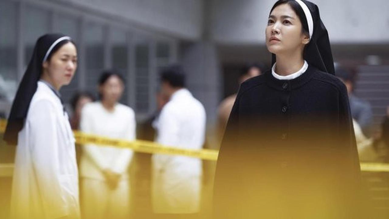 Review Film Terbaru Song Hye Kyo 'Dark Nuns', Penuh Plot Twist