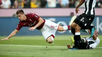 Striker AC Milan Krzysztof Piatek dalam laga kontra Udinese pada pekan pertama Liga Italia di Dacia Arena, Minggu (25/8/2019) malam WIB. AC Milan kalah 0-1. (Gabriele Menis/ANSA via AP)