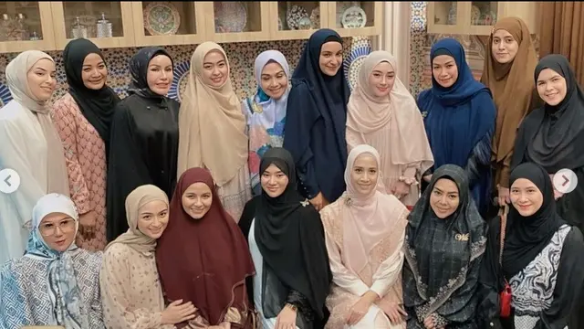 Potret beberapa artis yang hadir pada kajian di rumah Ashanty (Sumber: Instagram/nengnada11)