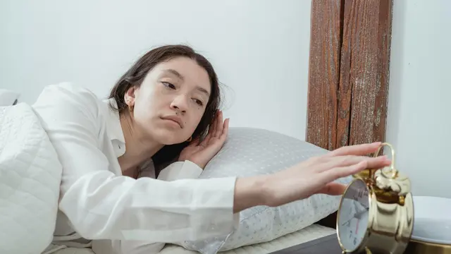 Tips Bangun Pagi Tanpa Drama Alarm, Begini Cara Melatih Tubuh Agar Lebih Rileks