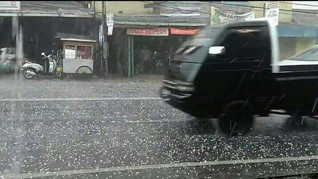 Hujan es dan belalai air