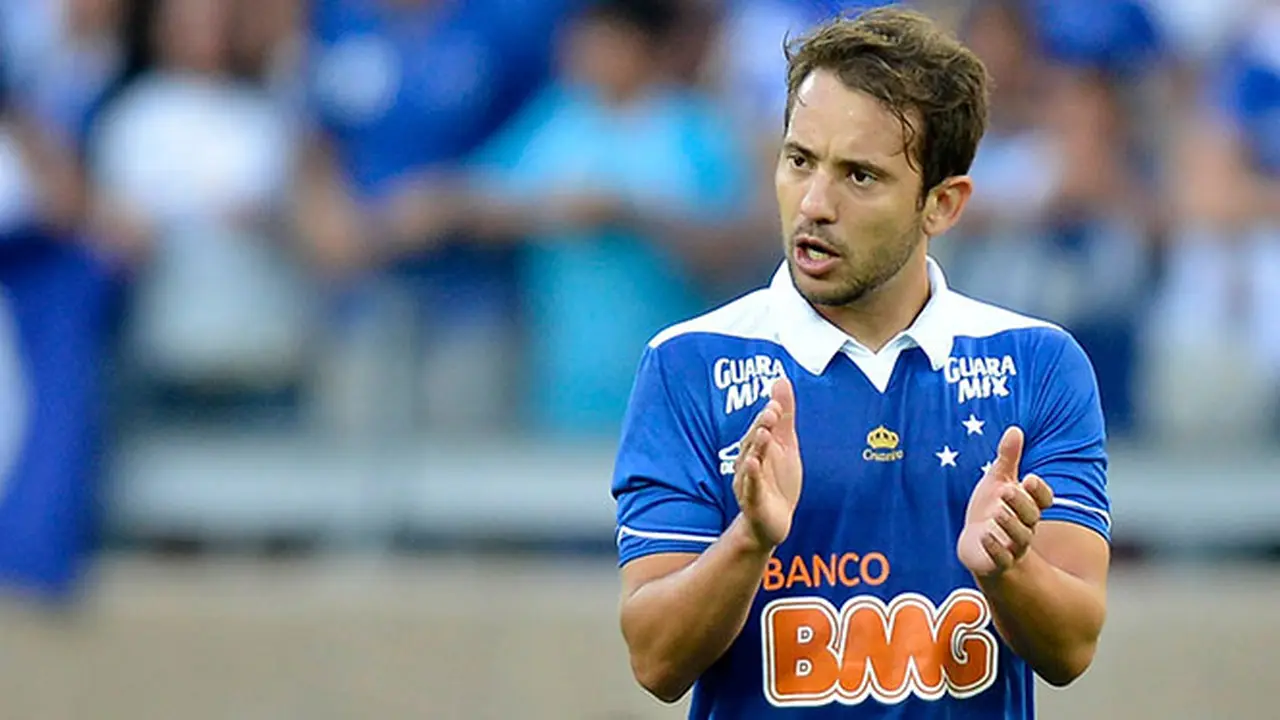 everton-ribeiro-131130c.jpg