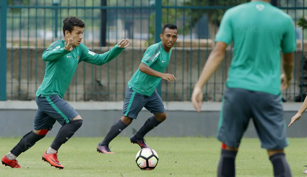 Pemain andalan Timnas Indonesia U-19 ini mendapatkan kontrak berdurasi tiga tahun di Lechia Gdansk hingga tahun 2021. (Bola.com/M Iqbal Ichsan)