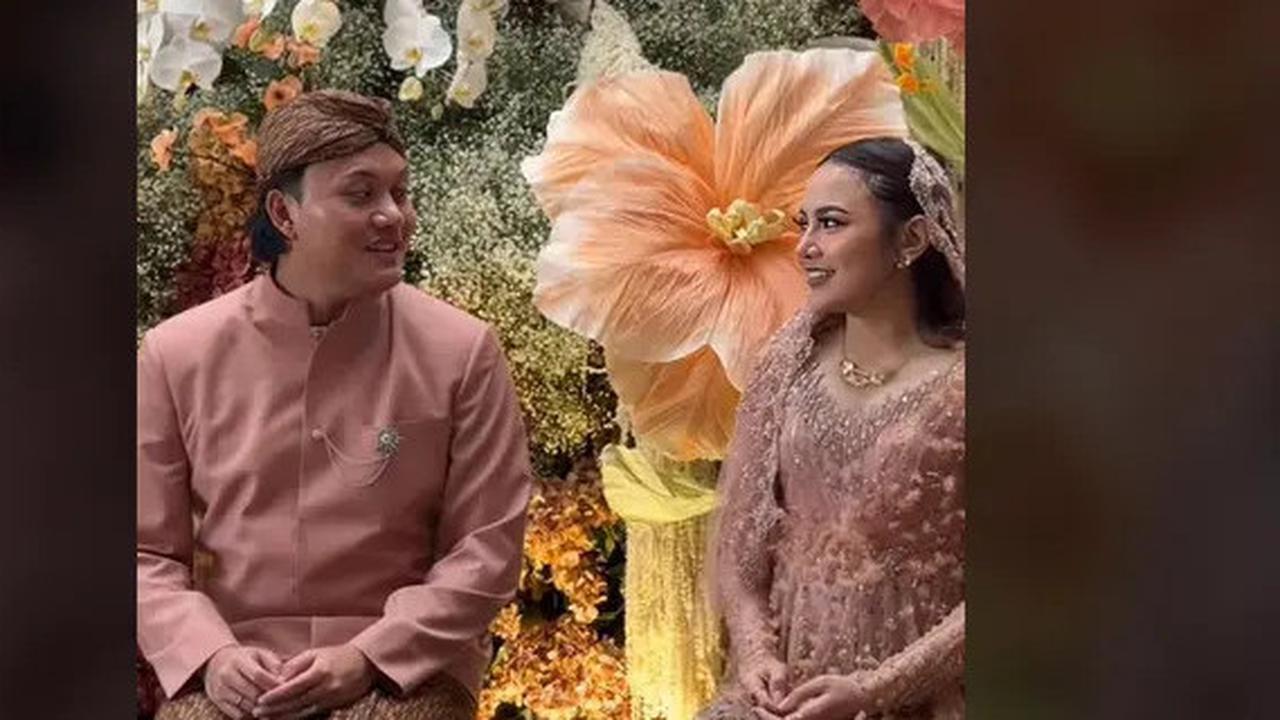 Potret Para Tamu Artis di Tasyakuran 7 Bulanan Mahalini, Ada Lyodra Ginting dan Randy Martin yang Nempel Terus Bak Perangko