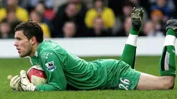 Watford's goalkeeper, Ben Foster is seen during their Premiership match against Chelsea at home to Watford, 31 March 2007. The match ended with a 1-0 win to Chelsea after a late goal from Kalou. AFP PHOTO/CARL DE SOUZA. 