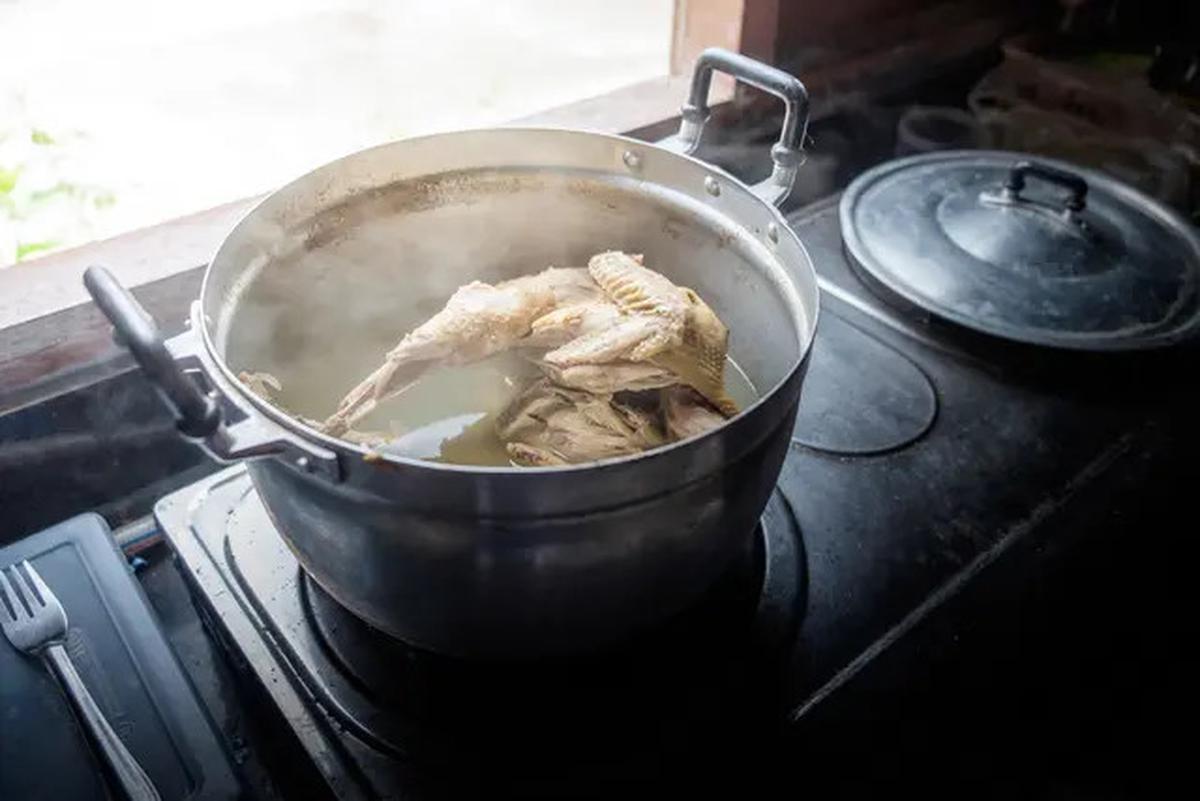Resep Rebus Ayam Bebas Kolesterol dengan 1 Bahan Dapur Saja
